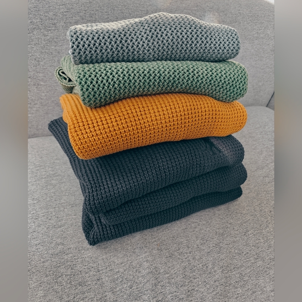 Passport Men's Deep Blue Crewneck Sweater